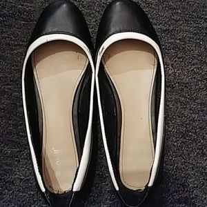 Womes black and whit shoes